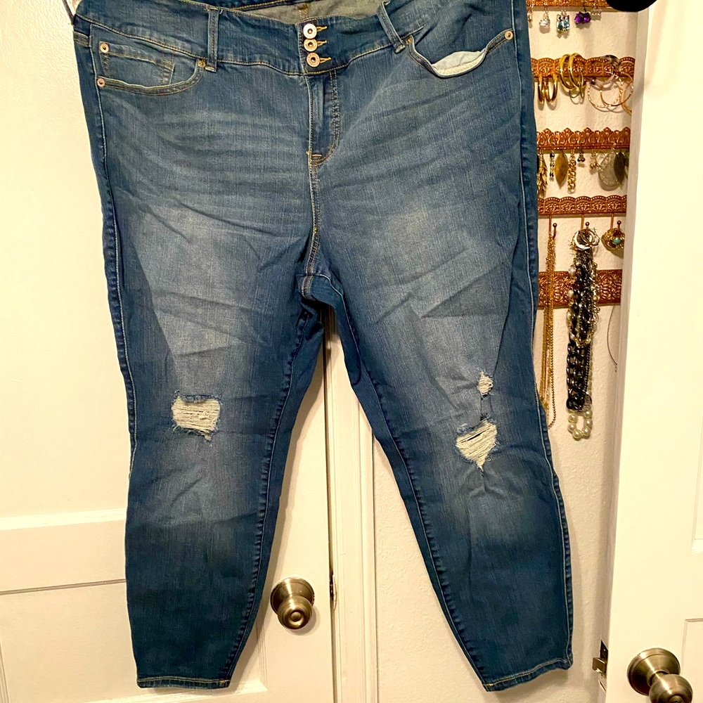 EUC Torrid distressed high waisted jeggings